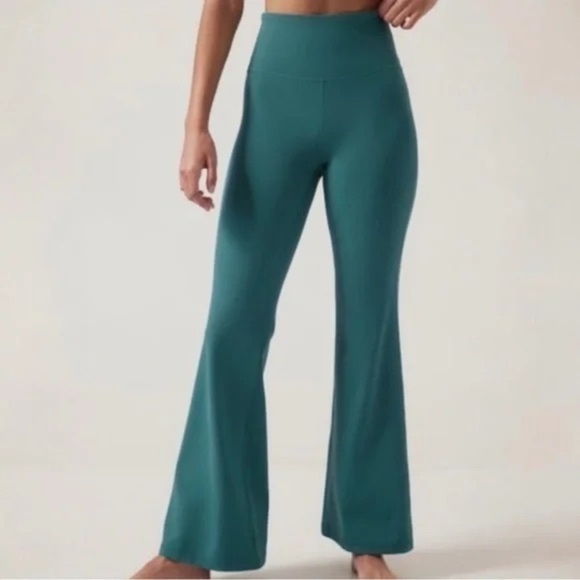 Athleta Salutation Stash Flare Pant Emerald Green Womens Size XXS Fitted Spandex - Picture 1 of 10